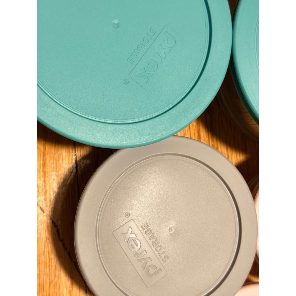 Pyrex Glass Storage Containers with Lids - Picture 5 of 6
